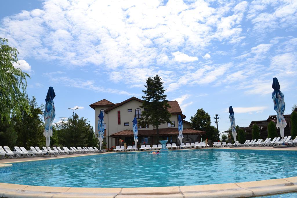 Hotel Doi Taurasi Afumati Exterior photo