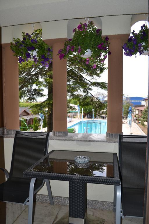 Hotel Doi Taurasi Afumati Exterior photo