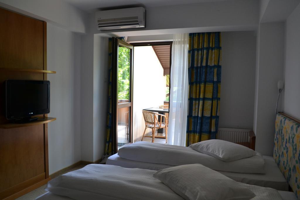 Hotel Doi Taurasi Afumati Exterior photo