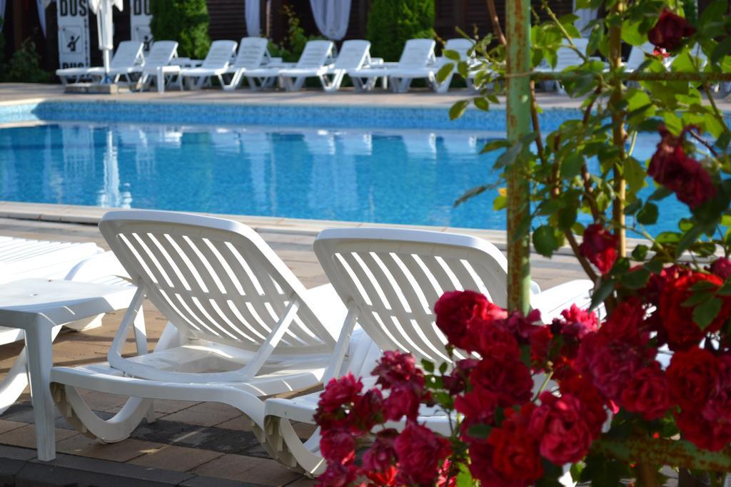 Hotel Doi Taurasi Afumati Exterior photo
